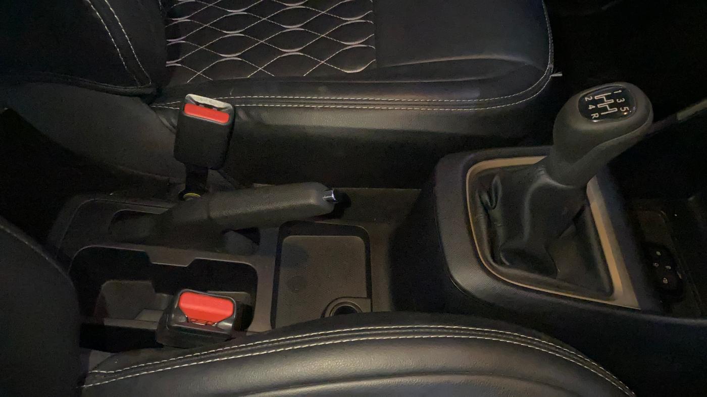2022 Tata PUNCH ACCOMPLISHED MT, Petrol, Manual, 11,567 km, Gear Lever