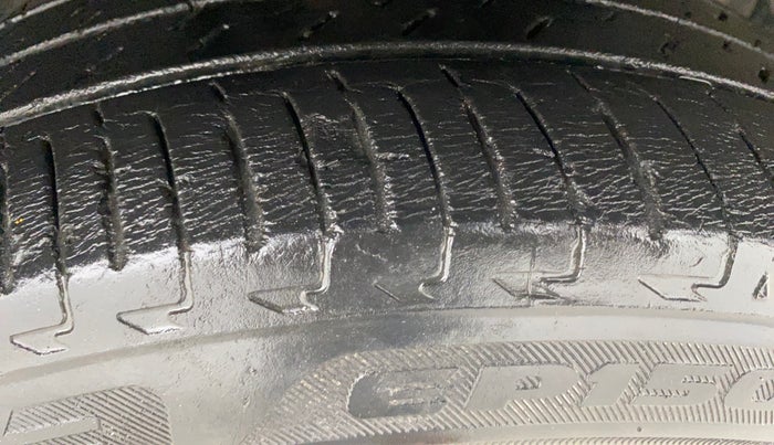 2012 Ford Figo ZXI 1.4 DIESEL, Diesel, Manual, 71,049 km, Right Front Tyre Tread