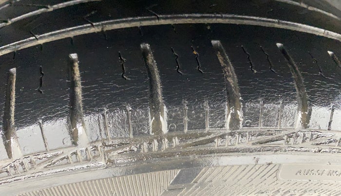 2012 Ford Figo ZXI 1.4 DIESEL, Diesel, Manual, 71,049 km, Right Rear Tyre Tread