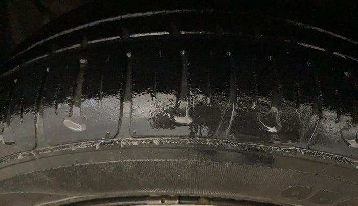 2018 Hyundai Grand i10 MAGNA 1.2 KAPPA VTVT, Petrol, Manual, 27,208 km, Left Front Tyre Tread