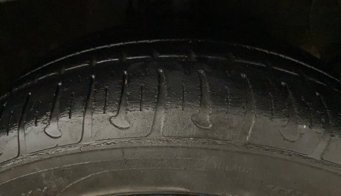 2018 Hyundai Grand i10 MAGNA 1.2 KAPPA VTVT, Petrol, Manual, 27,208 km, Right Front Tyre Tread