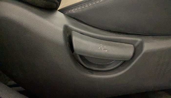 2018 Hyundai Grand i10 MAGNA 1.2 KAPPA VTVT, Petrol, Manual, 27,208 km, Driver Side Adjustment Panel