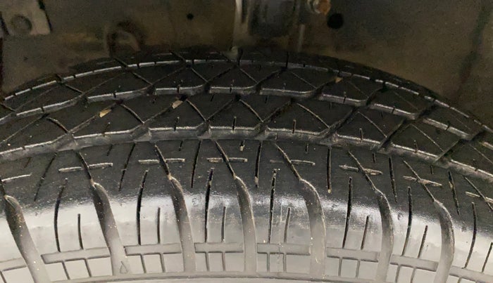 2014 Maruti Swift Dzire VXI, Petrol, Manual, 88,901 km, Left Front Tyre Tread