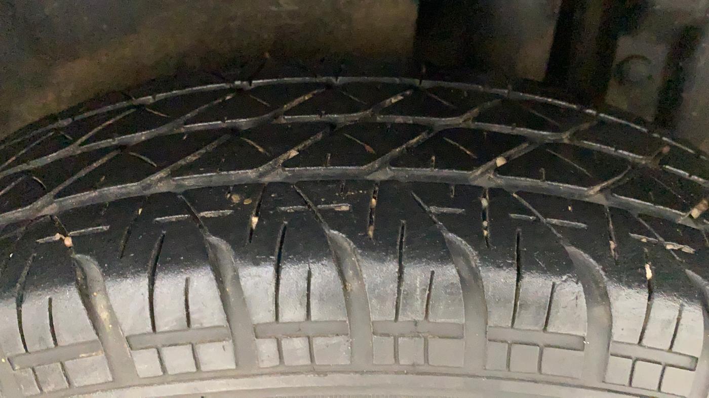 2014 Maruti Swift Dzire VXI, Petrol, Manual, 88,901 km, Left Rear Tyre Tread