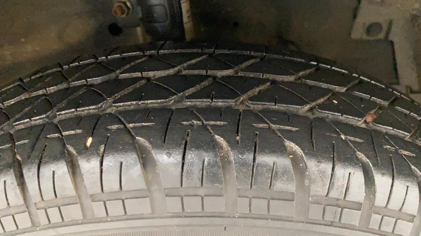 2014 Maruti Swift Dzire VXI, Petrol, Manual, 88,901 km, Right Front Tyre Tread