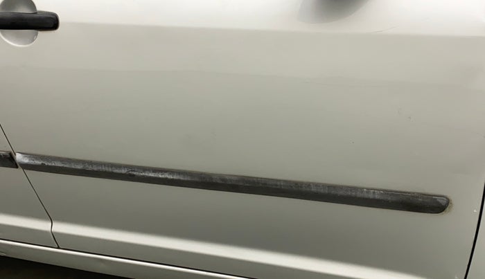 2011 Maruti Swift LXI, Petrol, Manual, 21,840 km, Driver-side door - Minor scratches