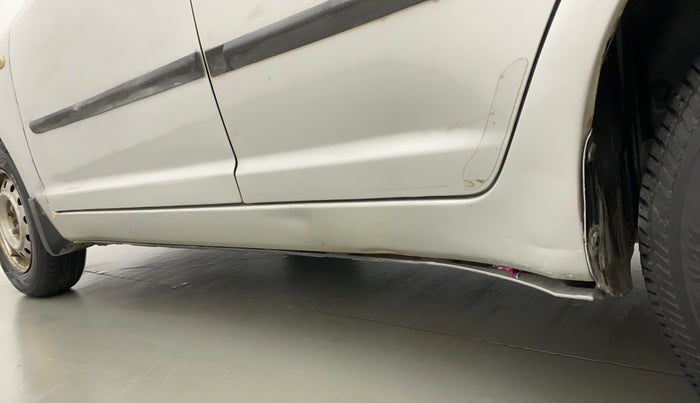 2011 Maruti Swift LXI, Petrol, Manual, 21,840 km, Left running board - Cladding has minor damage