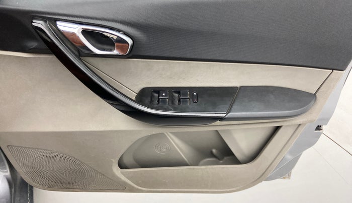 2018 Tata Tiago XZ PETROL, Petrol, Manual, 82,261 km, Driver Side Door Panels Control