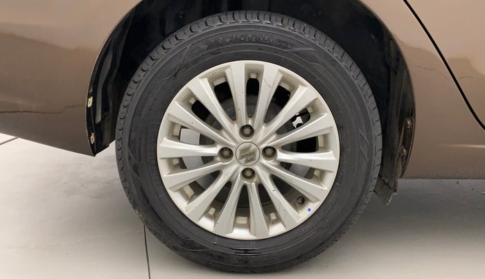 2015 Maruti Ciaz ZXI, Petrol, Manual, 75,078 km, Right Rear Wheel