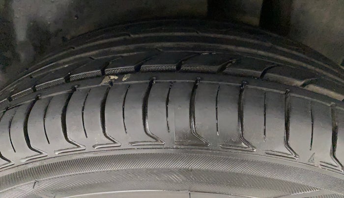 2015 Maruti Ciaz ZXI, Petrol, Manual, 75,078 km, Left Rear Tyre Tread