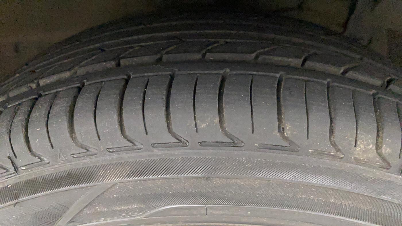 2015 Maruti Ciaz ZXI, Petrol, Manual, 75,078 km, Right Front Tyre Tread