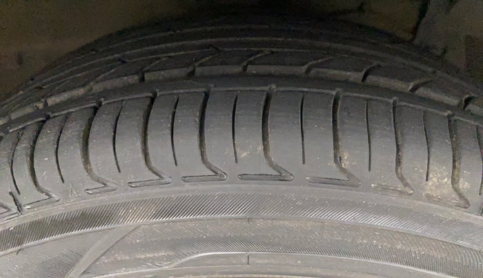 2015 Maruti Ciaz ZXI, Petrol, Manual, 75,078 km, Right Front Tyre Tread