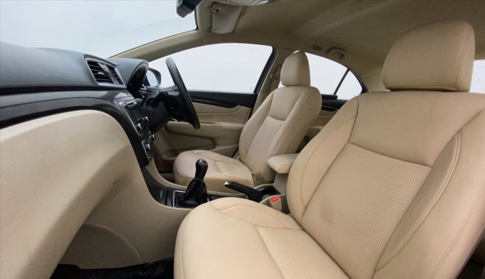 2015 Maruti Ciaz ZXI, Petrol, Manual, 75,078 km, Right Side Front Door Cabin