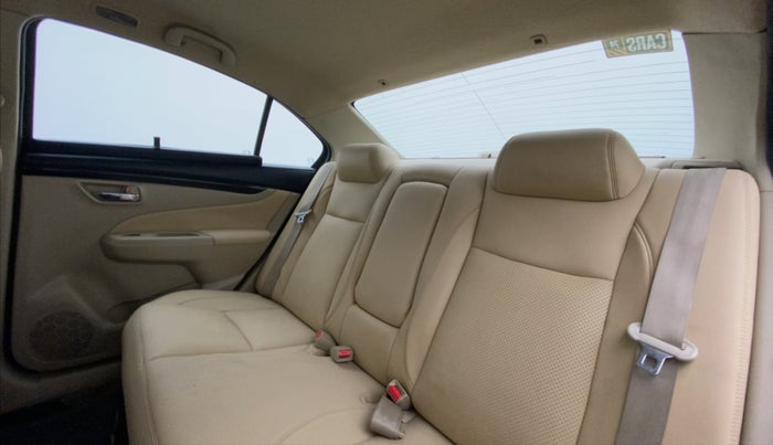 2015 Maruti Ciaz ZXI, Petrol, Manual, 75,078 km, Right Side Rear Door Cabin