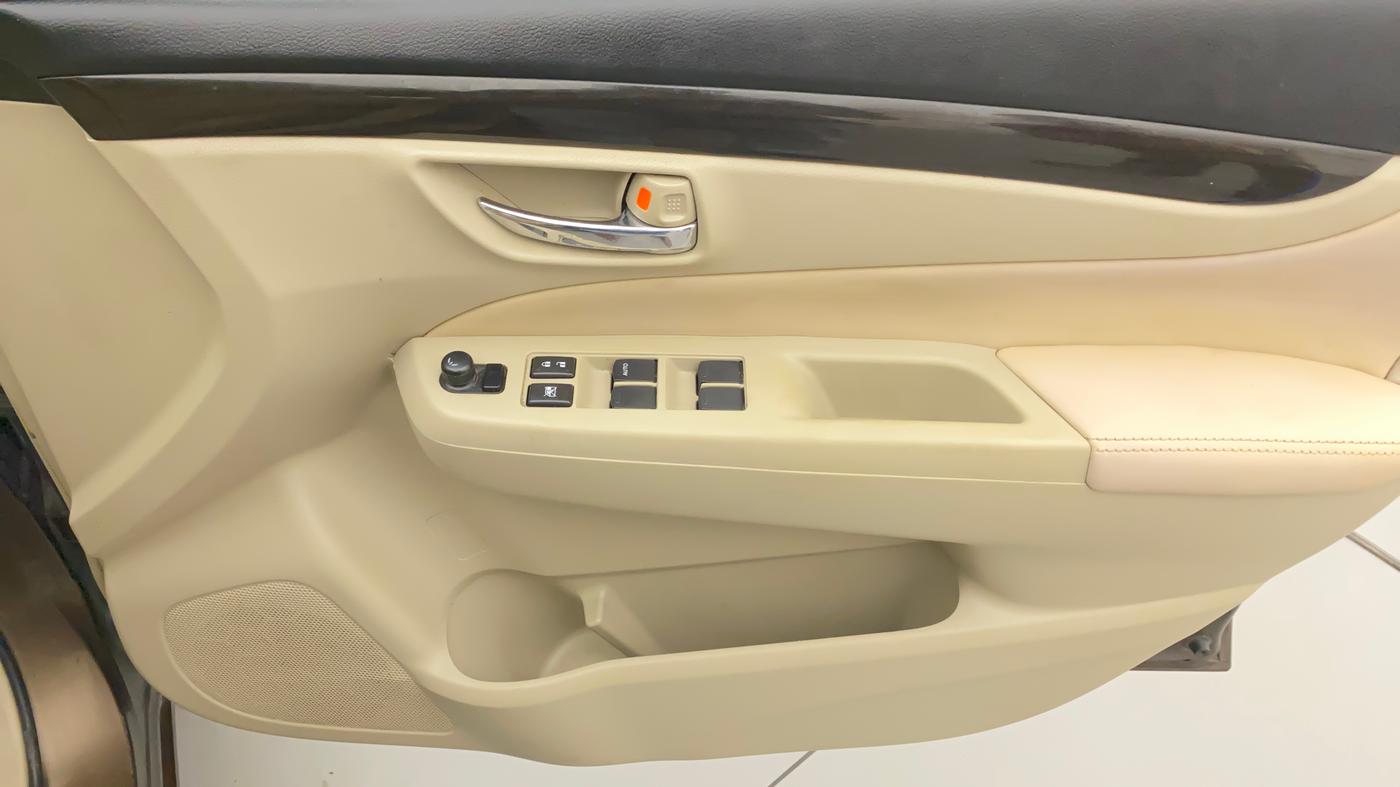 2015 Maruti Ciaz ZXI, Petrol, Manual, 75,078 km, Driver Side Door Panels Control
