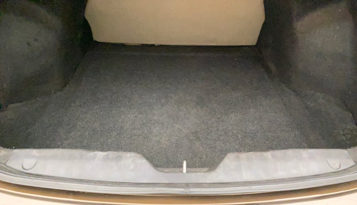 2015 Maruti Ciaz ZXI, Petrol, Manual, 75,078 km, Boot Inside