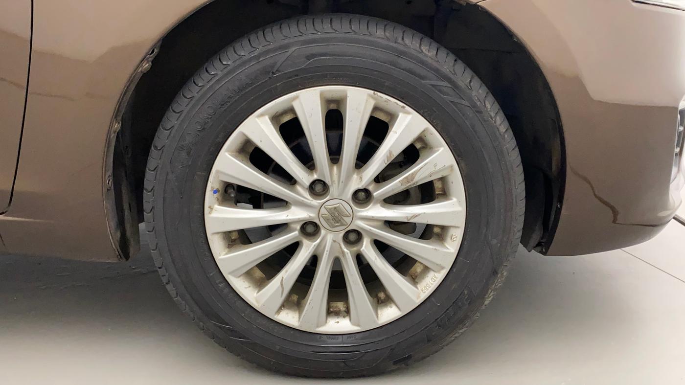 2015 Maruti Ciaz ZXI, Petrol, Manual, 75,078 km, Right Front Wheel