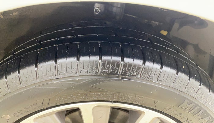 2022 Maruti Ciaz ALPHA  AT 1.5 SHVS PETROL, Petrol, Automatic, 95,494 km, Right Front Tyre Tread