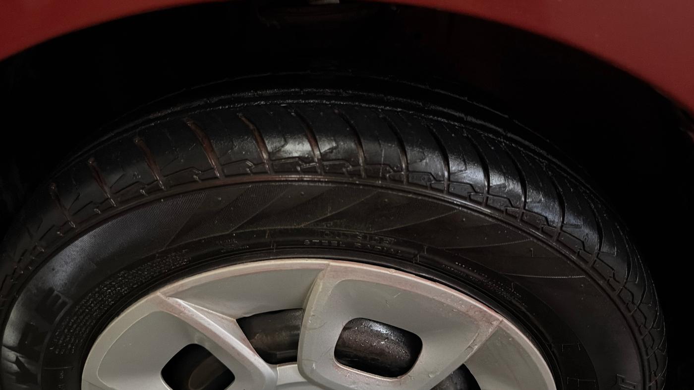 2018 Maruti IGNIS DELTA 1.2 AMT, CNG, Automatic, 62,315 km, Left Front Tyre Tread