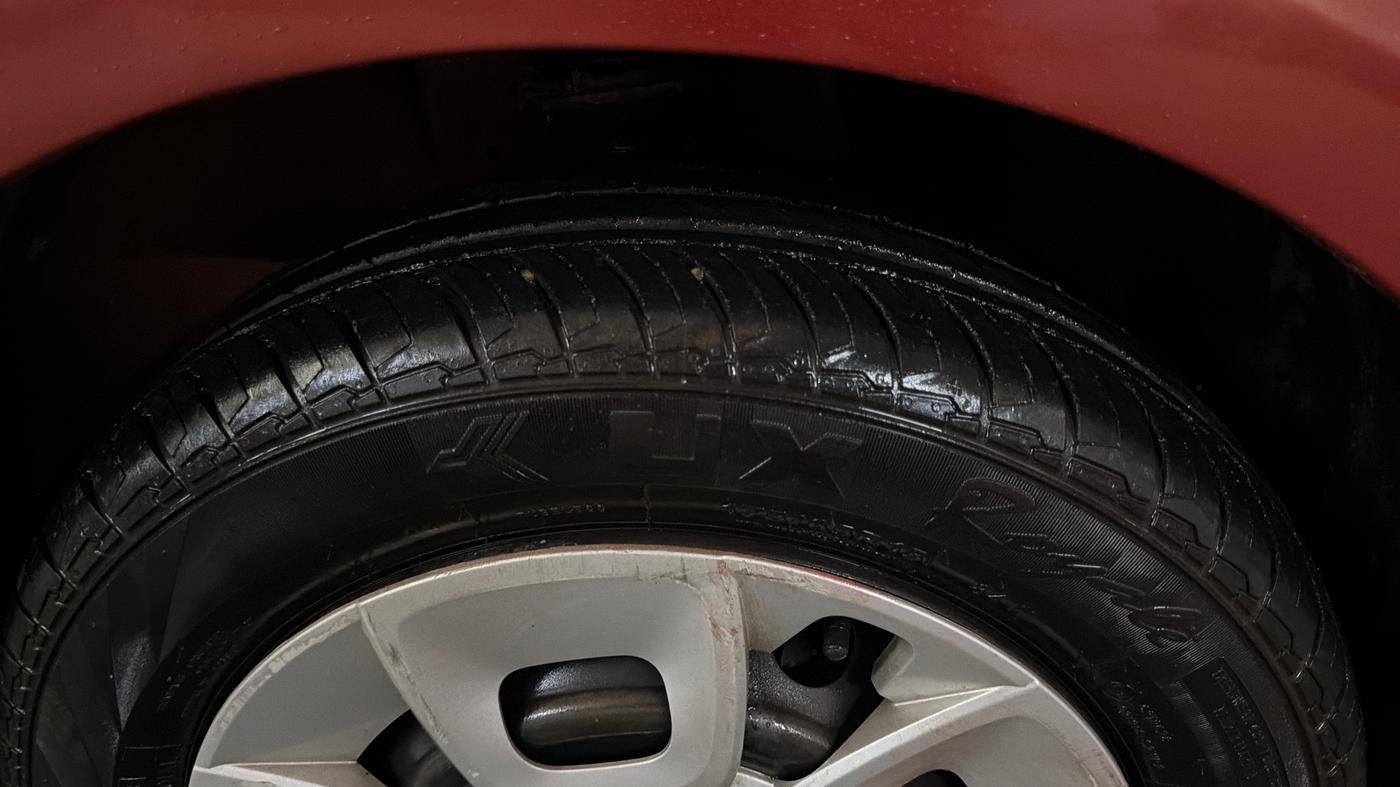 2018 Maruti IGNIS DELTA 1.2 AMT, CNG, Automatic, 62,315 km, Right Front Tyre Tread