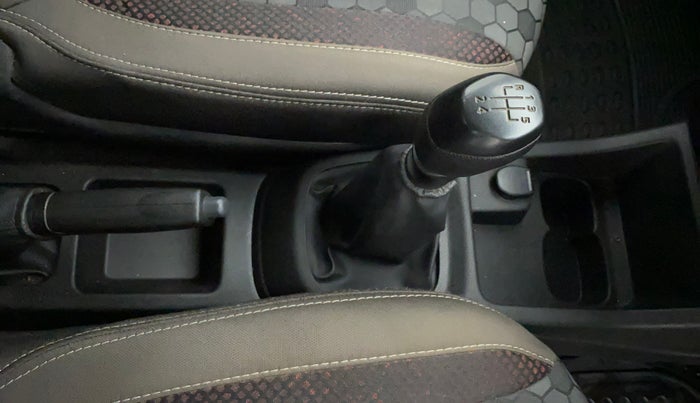 2018 Renault Kwid RXT 1.0, Petrol, Manual, 33,374 km, Gear Lever