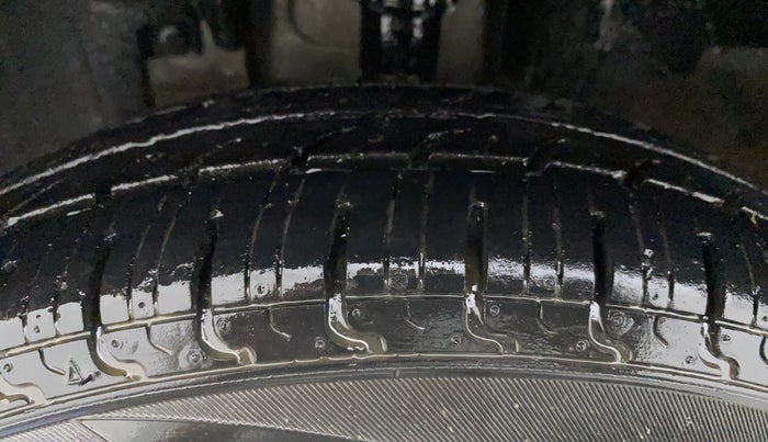 2018 Renault Kwid RXT 1.0, Petrol, Manual, 33,374 km, Left Front Tyre Tread