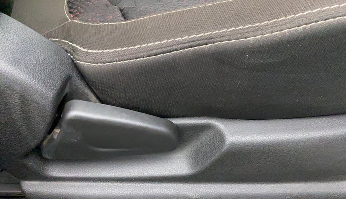 2018 Renault Kwid RXT 1.0, Petrol, Manual, 33,374 km, Driver Side Adjustment Panel