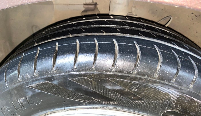 2022 Hyundai AURA S 1.2, CNG, Manual, 52,318 km, Left Front Tyre Tread