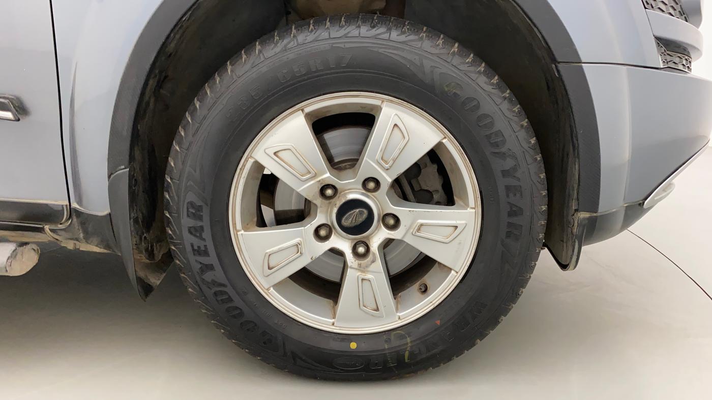 2015 Mahindra XUV500 W8, Diesel, Manual, 1,13,069 km, Right Front Wheel