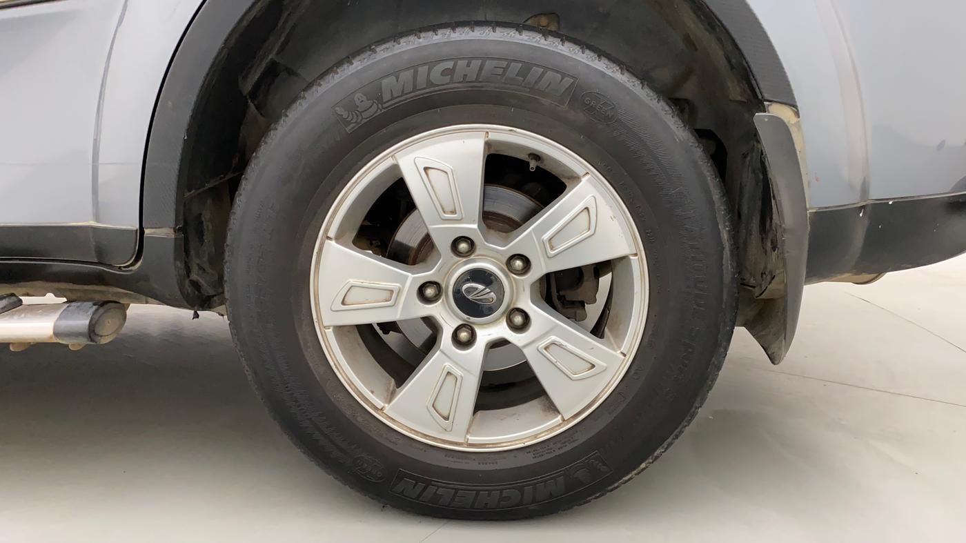 2015 Mahindra XUV500 W8, Diesel, Manual, 1,13,069 km, Left Rear Wheel