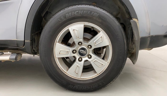2015 Mahindra XUV500 W8, Diesel, Manual, 1,13,069 km, Left Rear Wheel