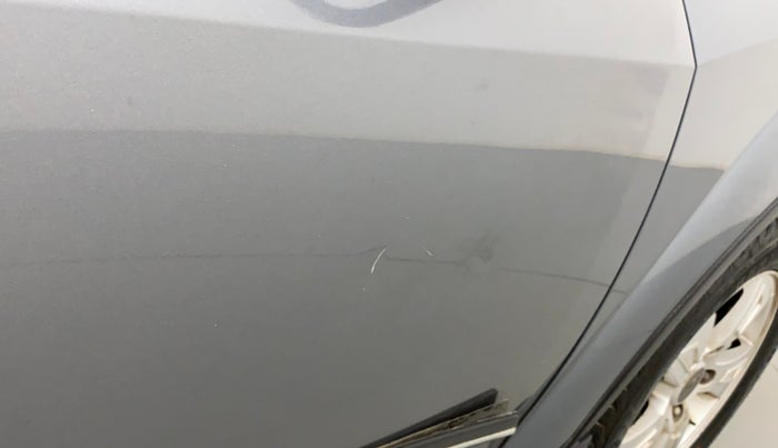 2015 Mahindra XUV500 W8, Diesel, Manual, 1,13,069 km, Driver-side door - Slightly dented