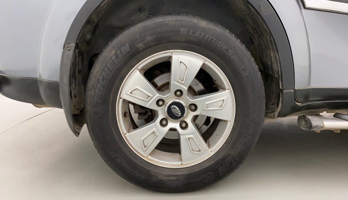2015 Mahindra XUV500 W8, Diesel, Manual, 1,13,069 km, Right Rear Wheel