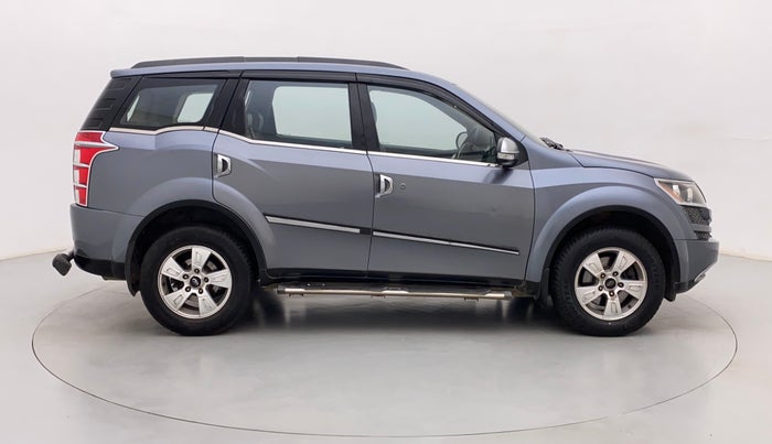 2015 Mahindra XUV500 W8, Diesel, Manual, 1,13,069 km, Right Side View