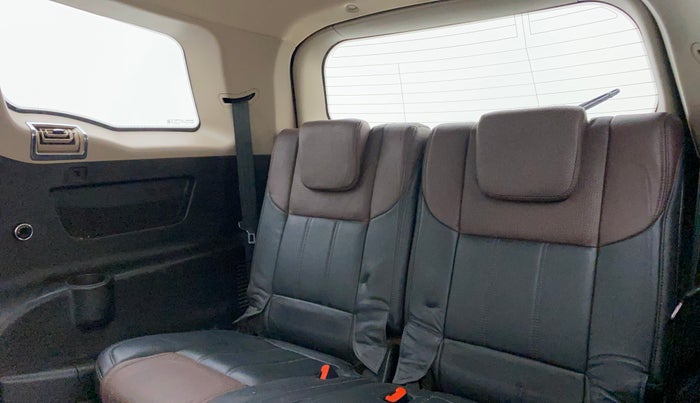 2015 Mahindra XUV500 W8, Diesel, Manual, 1,13,069 km, Third Seat Row ( optional )