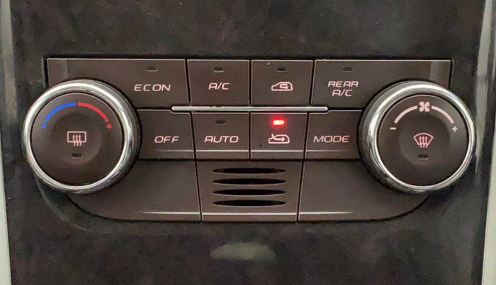 2015 Mahindra XUV500 W8, Diesel, Manual, 1,13,069 km, Automatic Climate Control