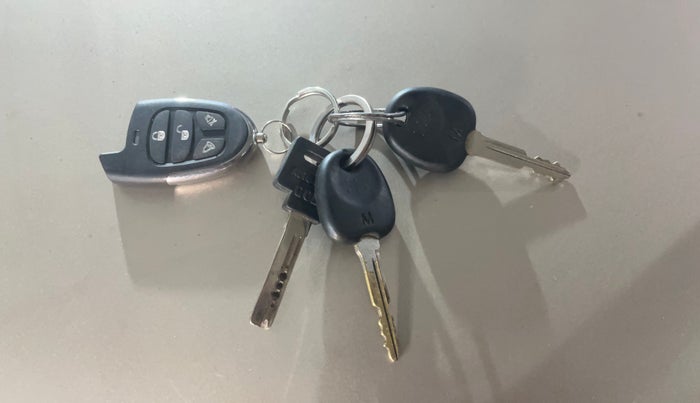 2019 Hyundai NEW SANTRO ERA, CNG, Manual, 60,023 km, Key Close Up