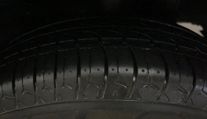 2019 Hyundai NEW SANTRO ERA, CNG, Manual, 60,023 km, Left Rear Tyre Tread