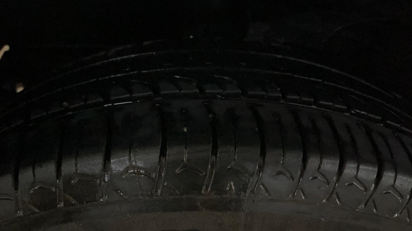 2019 Hyundai NEW SANTRO ERA, CNG, Manual, 60,095 km, Right Rear Tyre Tread
