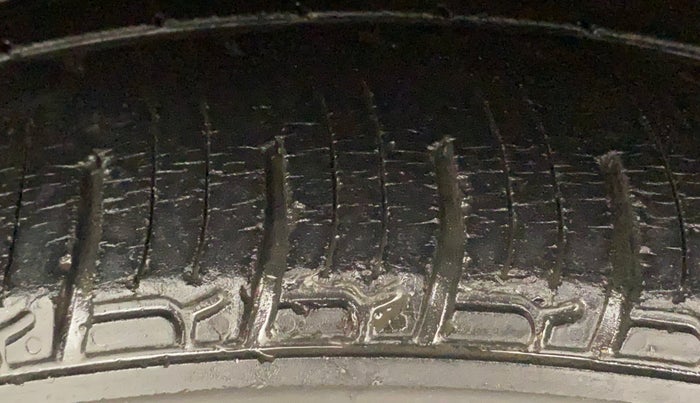 2018 Mahindra KUV 100 NXT K4+ P 6 STR, Petrol, Manual, 51,460 km, Left Front Tyre Tread