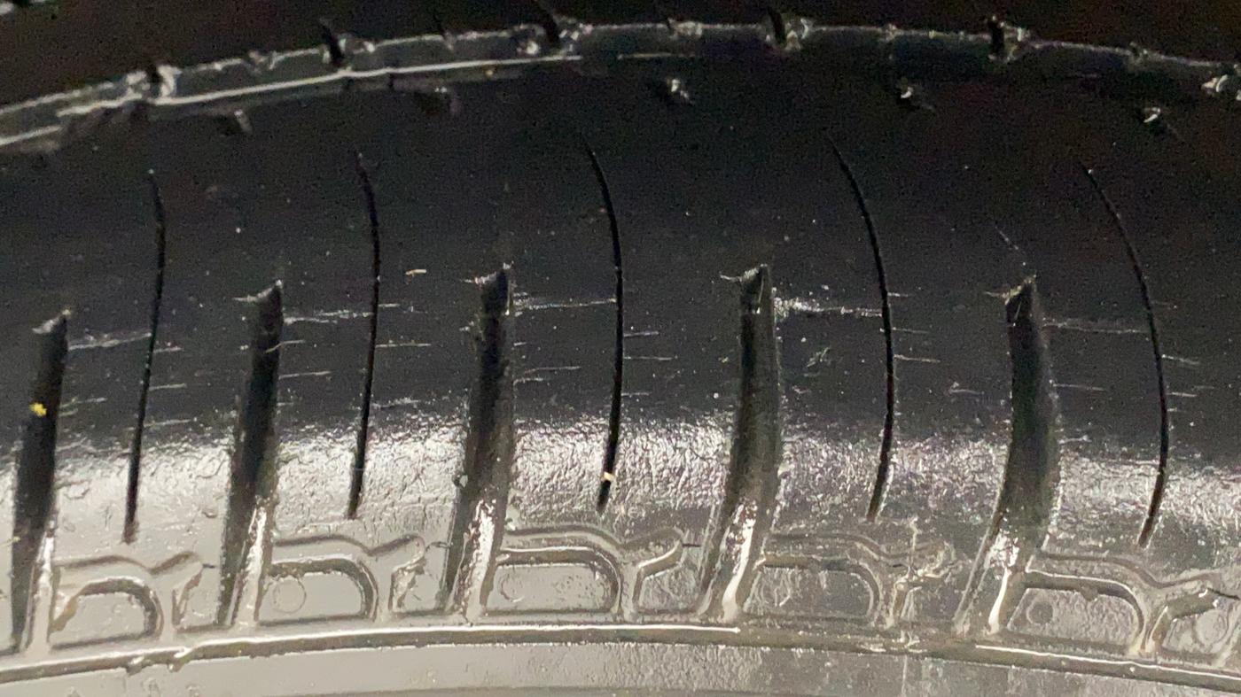 2018 Mahindra KUV 100 NXT K4+ P 6 STR, Petrol, Manual, 51,460 km, Right Rear Tyre Tread