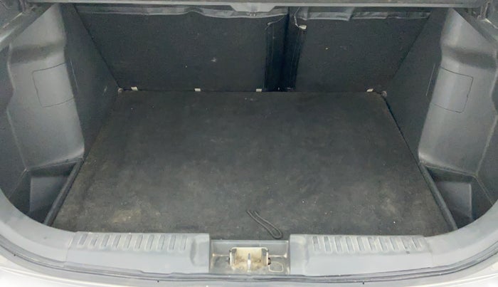 2016 Maruti Vitara Brezza ZDI, Diesel, Manual, 92,569 km, Boot Inside View