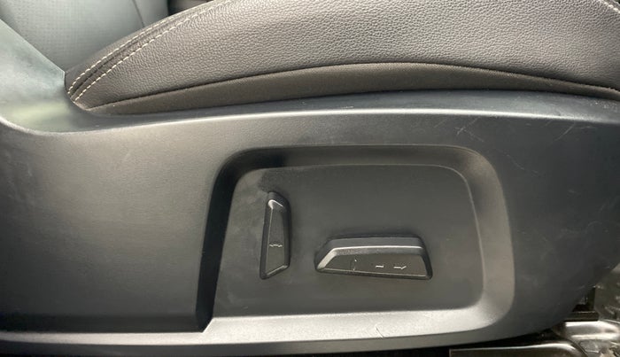 2021 Tata Harrier XZ+ DARK EDITION, Diesel, Manual, 27,011 km, Driver Side Adjustment Panel