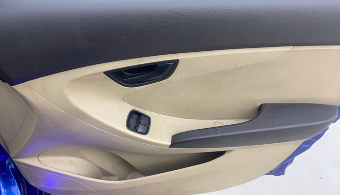 2014 Hyundai Eon ERA +, Petrol, Manual, 73,078 km, Driver Side Door Panels Control