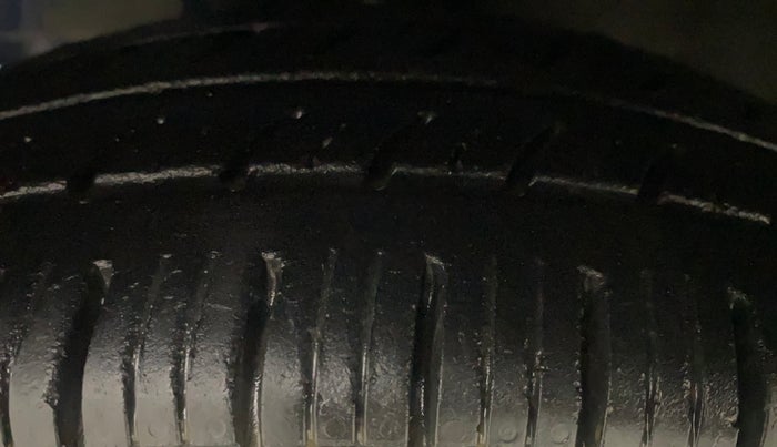 2014 Hyundai Eon ERA +, Petrol, Manual, 73,078 km, Left Front Tyre Tread