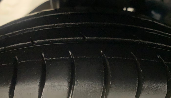 2014 Hyundai Eon ERA +, Petrol, Manual, 73,078 km, Right Rear Tyre Tread