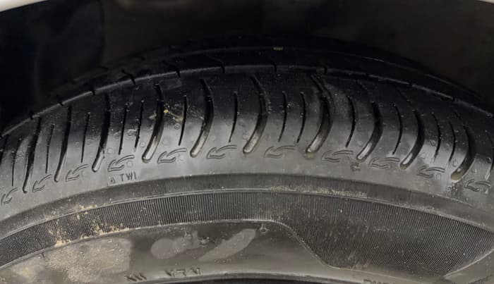 2017 Hyundai Grand i10 MAGNA 1.2 KAPPA VTVT, Petrol, Manual, 45,947 km, Left Front Tyre Tread