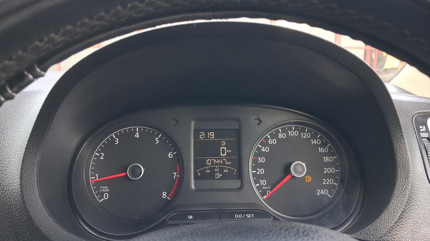 2016 Volkswagen Polo HIGHLINE1.2L, Petrol, Manual, 1,07,443 km, Odometer Image