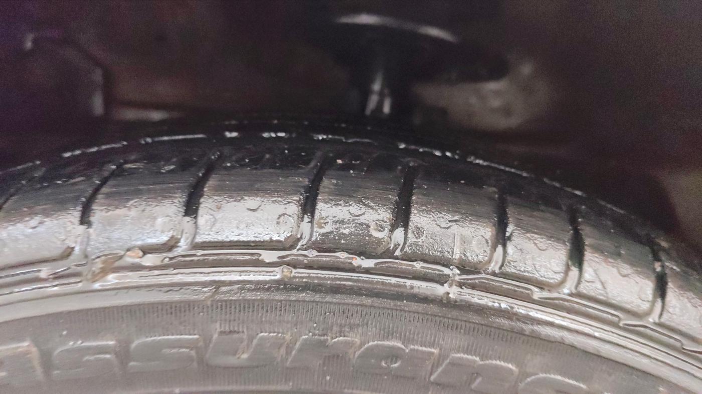 2018 Maruti Ciaz ALPHA  AT 1.4  PETROL, Petrol, Automatic, 1,19,600 km, Left Front Tyre Tread