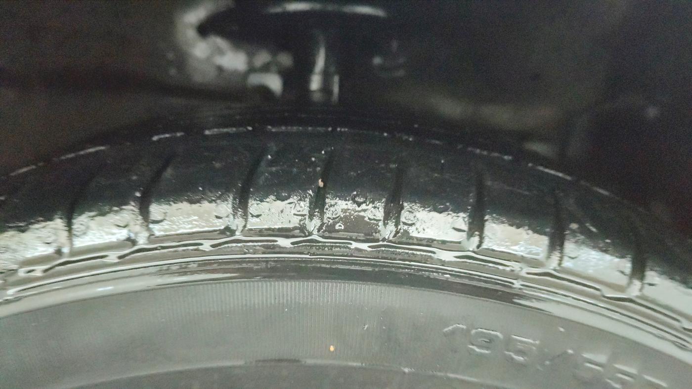 2018 Maruti Ciaz ALPHA  AT 1.4  PETROL, Petrol, Automatic, 1,19,600 km, Right Front Tyre Tread